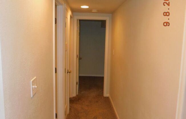 3 beds, 1 bath, $1,550, Unit 4622B