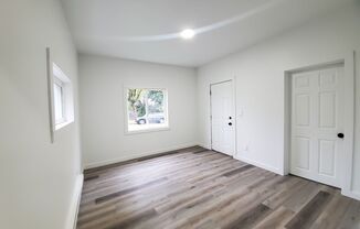 2 beds, 1 bath, $1,300