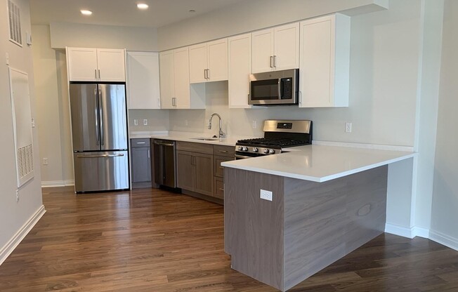 1 bed, 1 bath, 790 sqft, $3,250, Unit 313