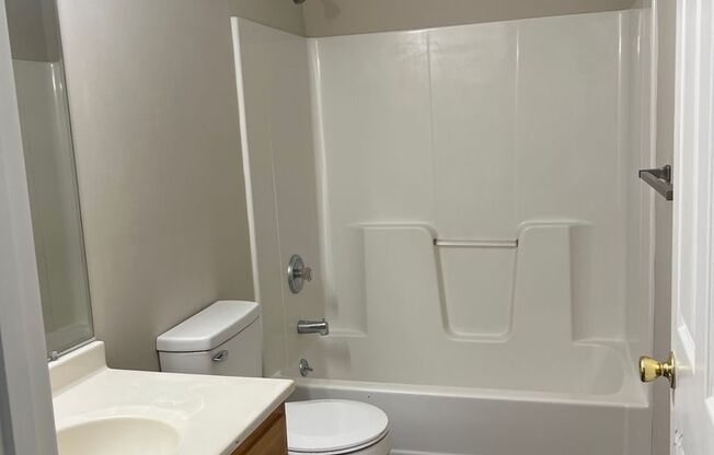2 beds, 1.5 baths, 900 sqft, $1,095, Unit 656 08