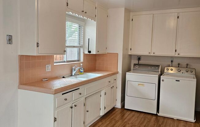 Charming 2 Bedroom/1 Bath Home