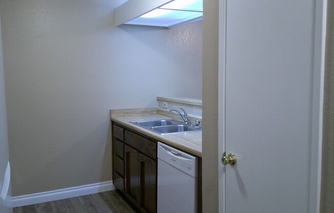 2 beds, 1.5 baths, 900 sqft, $2,400, Unit 48-49G