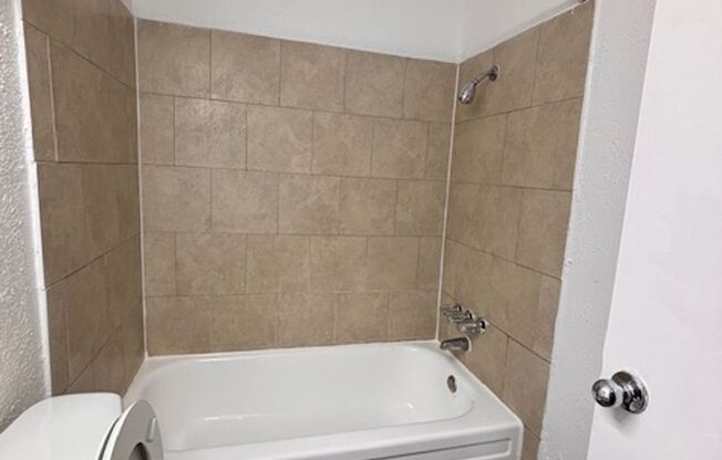 2 beds, 1 bath, 953 sqft, $1,400, Unit 547