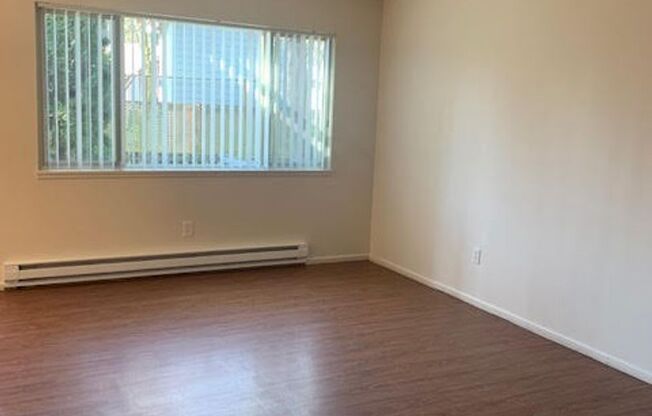 2 beds, 1 bath, 700 sqft, $1,425, Unit #06