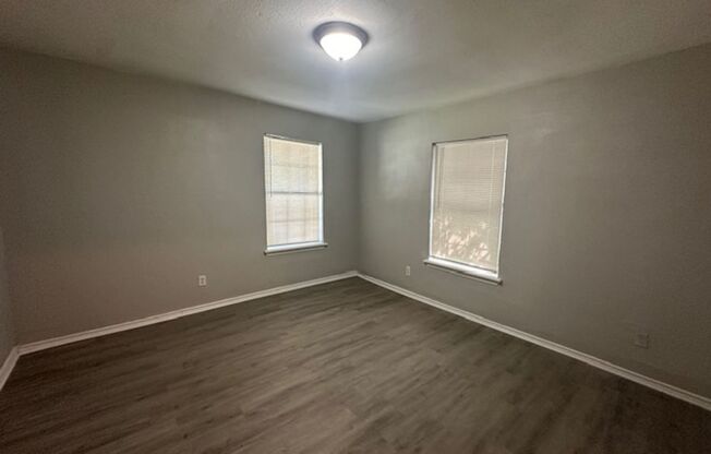 2 beds, 1 bath, $1,095