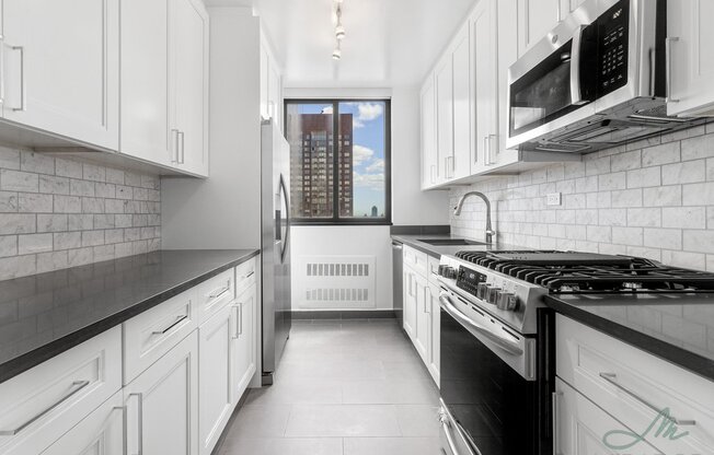 3 beds, 3 baths, $12,500, Unit 26G