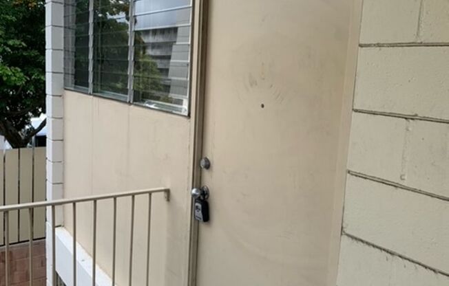 2 beds, 1 bath, $1,600, Unit #20