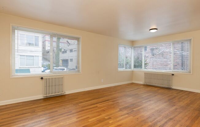 1 bed, 1 bath, 780 sqft, $1,695, Unit Hamrick 204