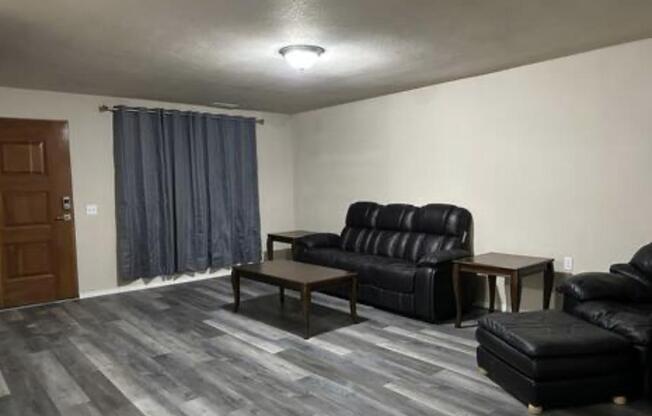 2 beds, 1 bath, 1,250 sqft, $2,400