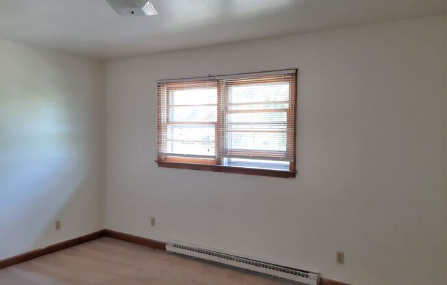 2 beds, 1 bath, 903 sqft, $1,240, Unit M-2