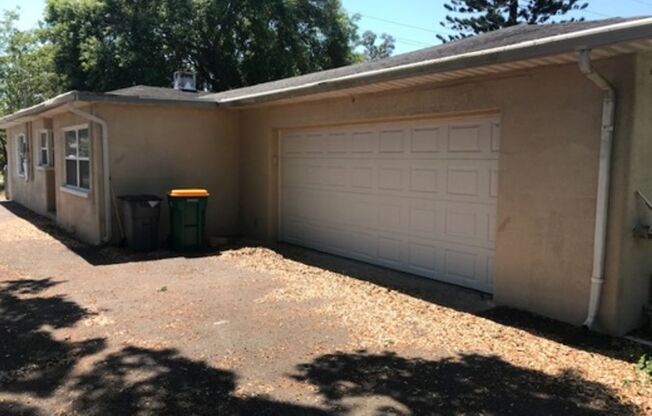 2 BR/2 BA Beautifully Updated Home in Seminole, FL