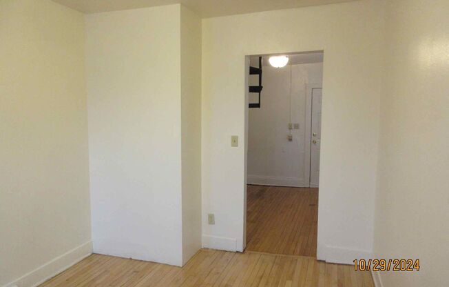 2 beds, 1 bath, 1,000 sqft, $1,100, Unit 821A