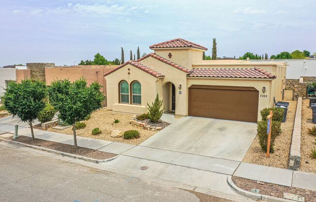 Beautiful Westside home with 3 bed-2 baths plus an office with beautiful backyard.