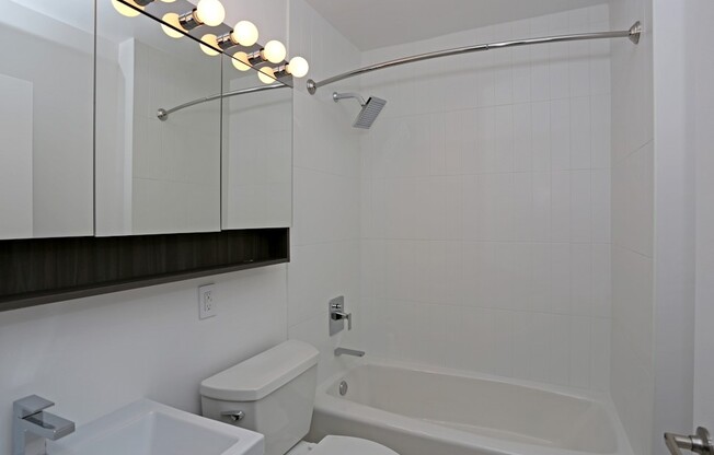 419 W 52 ST