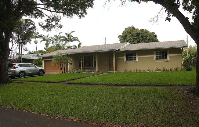 Great location close to parks and 595. less than 20 min away from Fort Lauderdale Airport