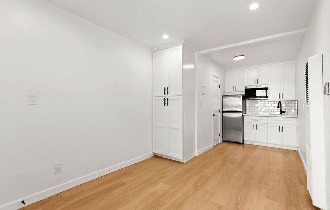 Studio, 1 bath, 350 sqft, $1,495, Unit Unit #21