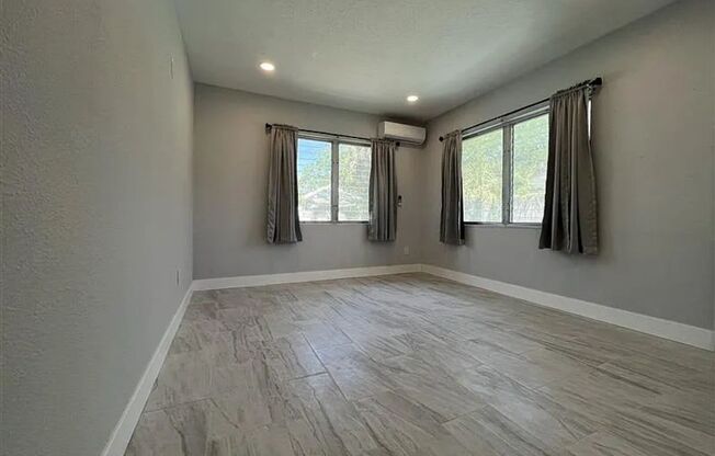 50 W Boyer St