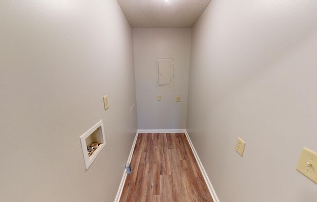 3 beds, 1 bath, 900 sqft, $1,200, Unit 333