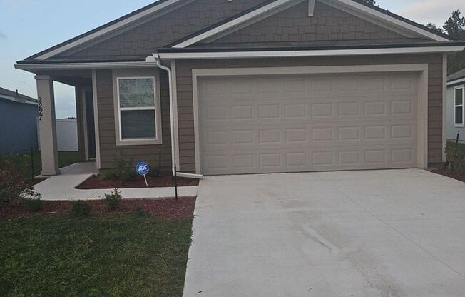 Newer 3/2 home in Green Cove Springs