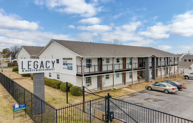 2 beds, 1 bath, 809 sqft, $1,399, Unit 41-7