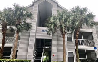 MOVE IN NOW-WATER VIEW! 2X2- Spacious 3rd floor condo with tranquil water views from balcony!! Gated Regency Park at Lake Mary!!