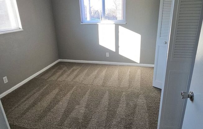 2 beds, 1 bath, 750 sqft, $970, Unit B02 1020 07