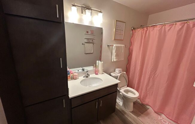 2 beds, 1 bath, $1,395, Unit 204
