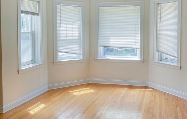 2 beds, 1 bath, 920 sqft, $2,150, Unit 2200-1