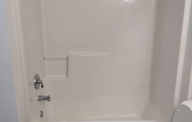 1 bed, 1 bath, 899 sqft, $1,425, Unit H-03