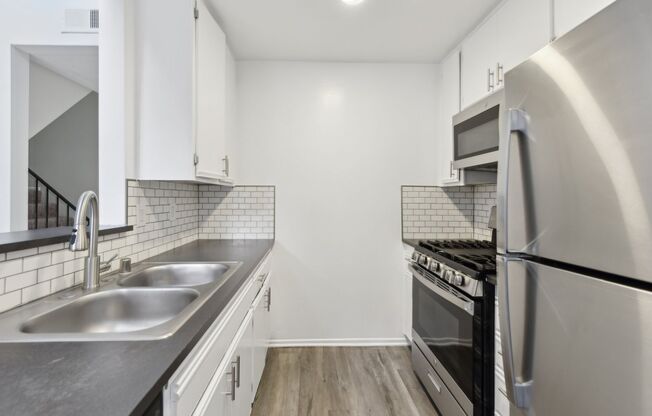 3 beds, 1.5 baths, 1,200 sqft, $2,798, Unit 409