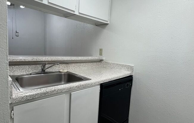1 bed, 1 bath, 660 sqft, $950, Unit 215