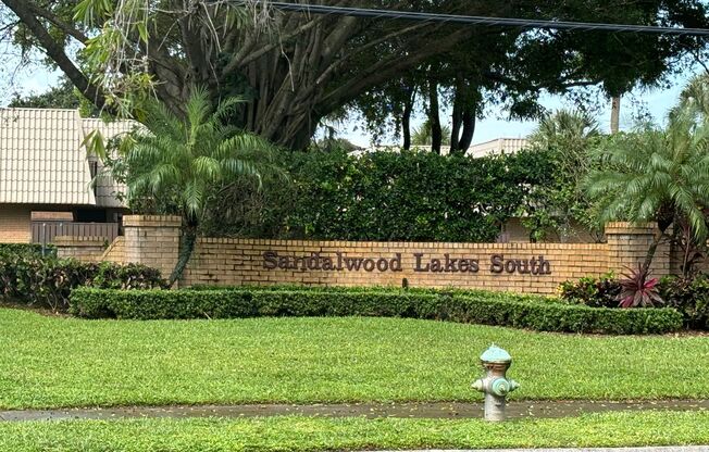 2 BR/ 2.5BA  Townhome   VILLAGE OF SANDALWOOD LAKES *Water Included