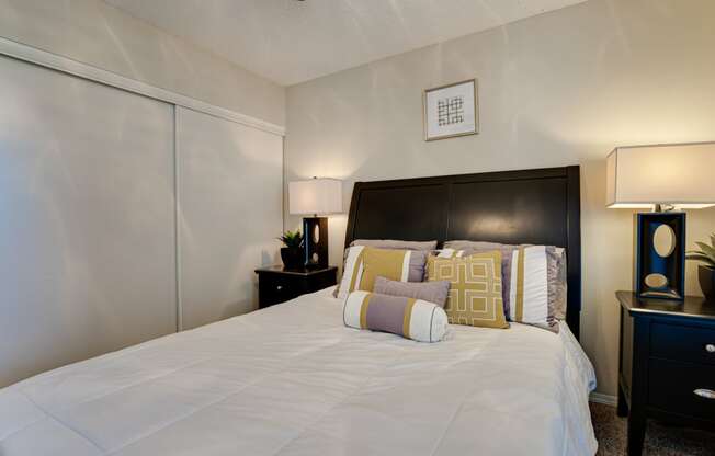 the preserve at ballantyne commons bedroom with bed and nightstands