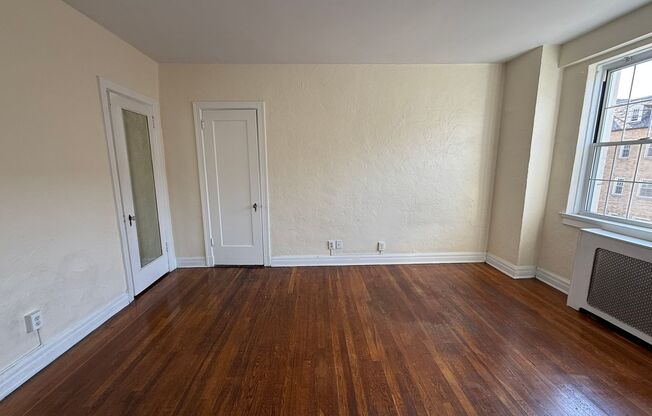 2 beds, 2 baths, 1,303 sqft, $2,200, Unit New King Edward  301