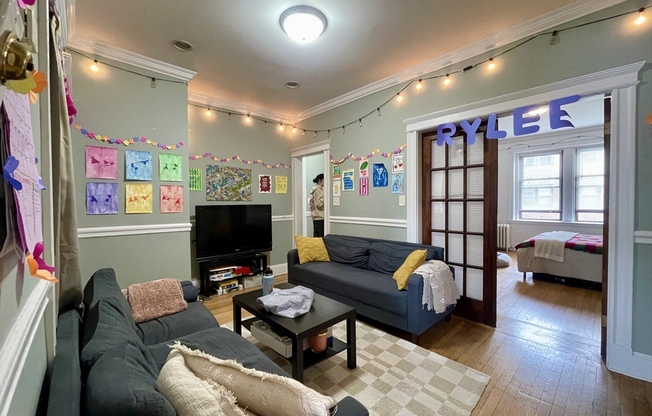 10 GREENWAY CT