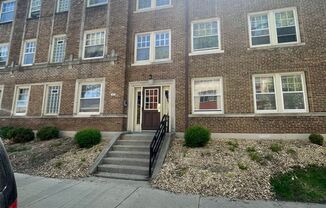 1827 E Park Pl