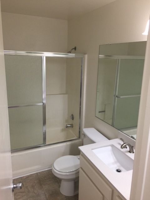 2 beds, 2 baths, 700 sqft, $2,500