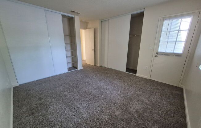 2 beds, 1 bath, 920 sqft, $1,800, Unit 18