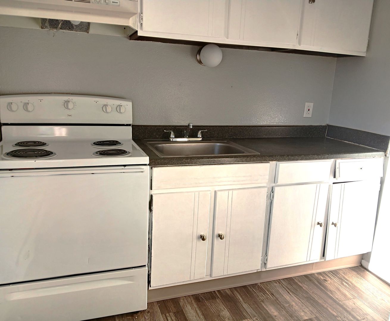 1416 S CORONA