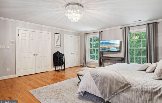 5 Bed 4.5 Bath - Bethesda len Echo Heights Colonial - 2 Car Garage