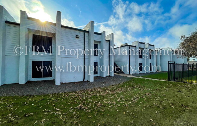 2 beds, 1 bath, 801 sqft, $1,125, Unit 221