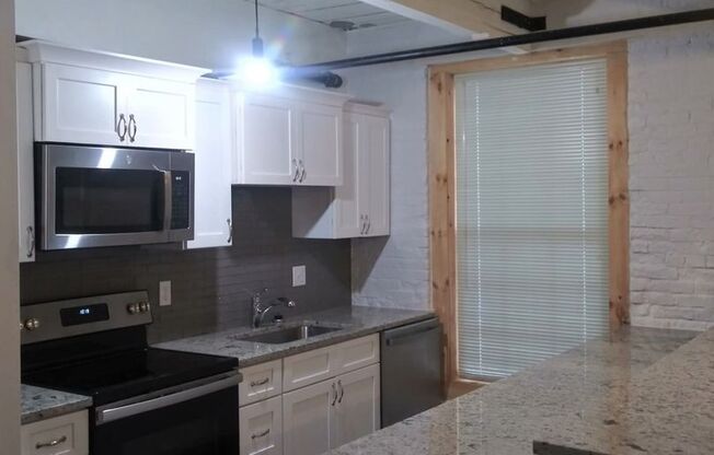 1 bed, 1 bath, 1,096 sqft, $2,050, Unit 108