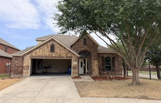 Spacious 3-Bedroom Frisco Home in Gated Community