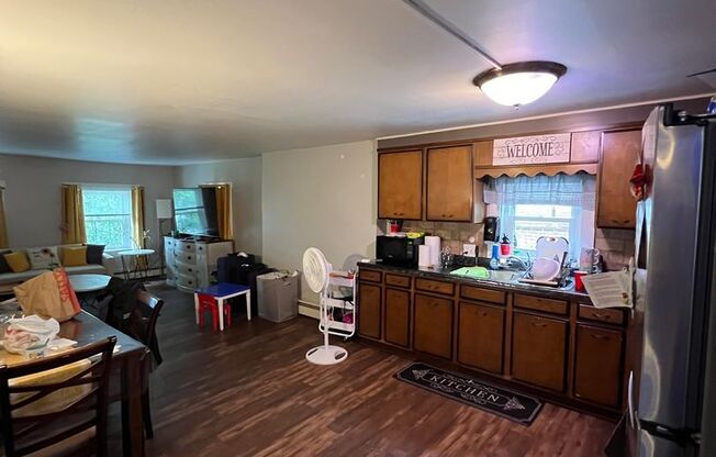 2 beds, 1 bath, $1,295