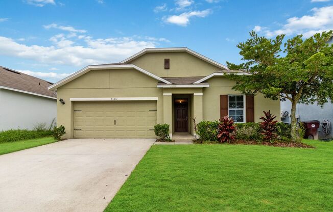 Beautiful 4/2 Energy Efficient Home in St. Cloud w/ Fully Fenced Yard