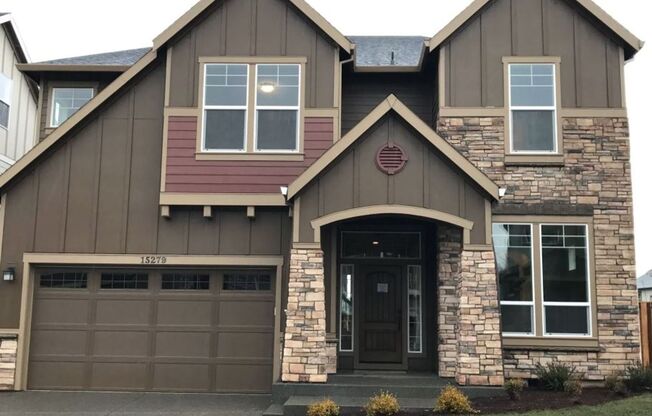 Stylish 5-Bedroom Home with Modern Kitchen, Stone Fireplace & Luxurious Primary Suite