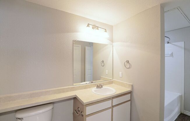 1 bed, 1 bath, 715 sqft, $1,051