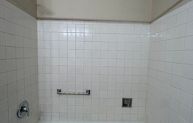 2 beds, 2 baths, 1,200 sqft, $975, Unit #10