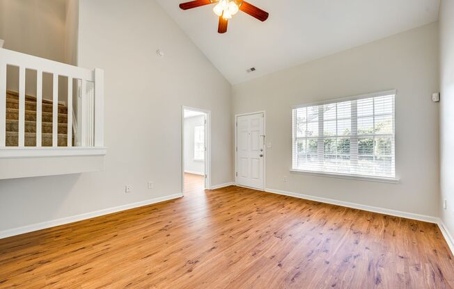 Beautiful 2 Bed 2.5 bath townhome in Bennington Place with an open loft!