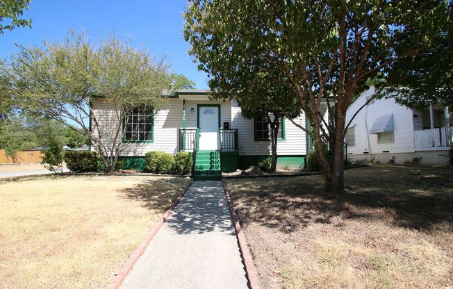 2/1 Bungalow style House in FABULOUS Fort Worth neighborhood ~ Hardwood Wood Floors All Throughout ~ Abundance of Natural Light! ~  Granite Countertops w/ Stainless Steel Appliances in Kitchen ~ MOVE-In READY!